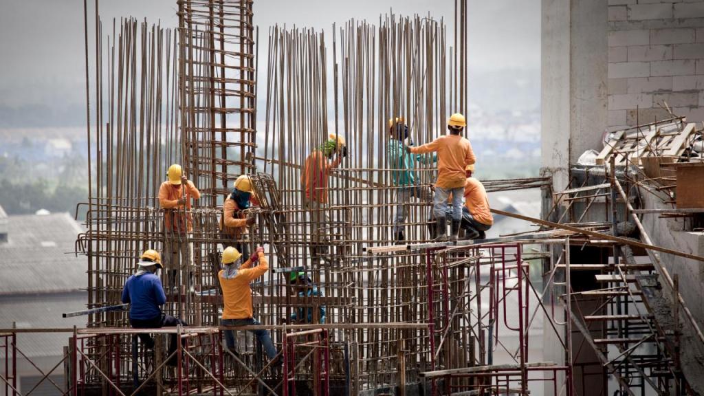 Image of migrant construction workers working on a building site